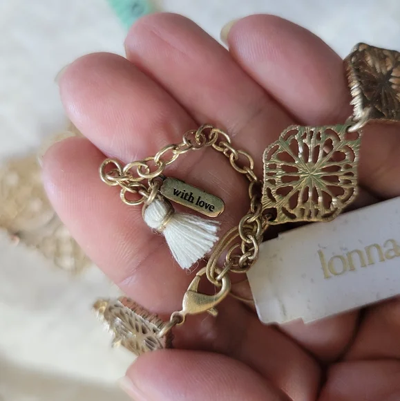 Lonna & Lilly | NWT Gold Tone Filigree Crystal Quatrefoil Necklace - Picture 7 of 9